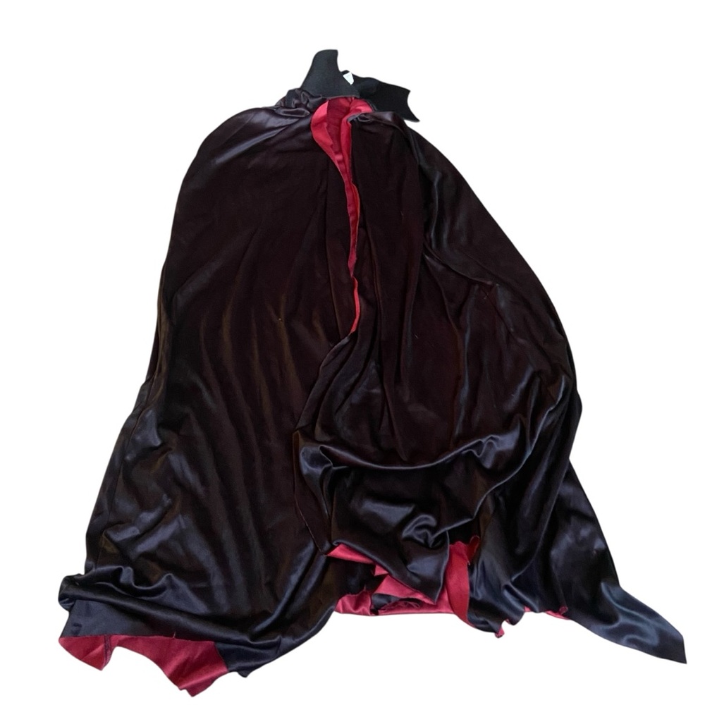 Vintage Vampire Cape Costume Disguise Brand Halloween No Sleeves Robe Black Red